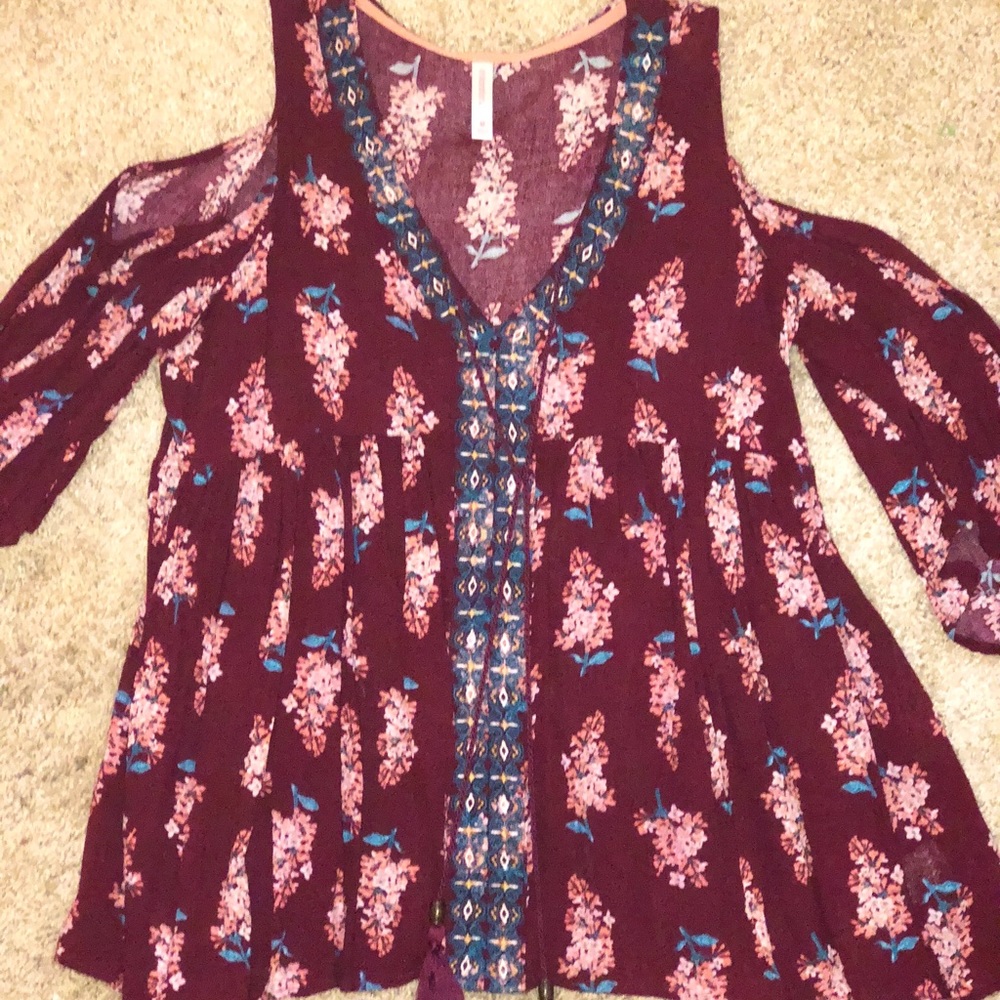 Cold shoulder 3/4 sleeve top! Worn one time!